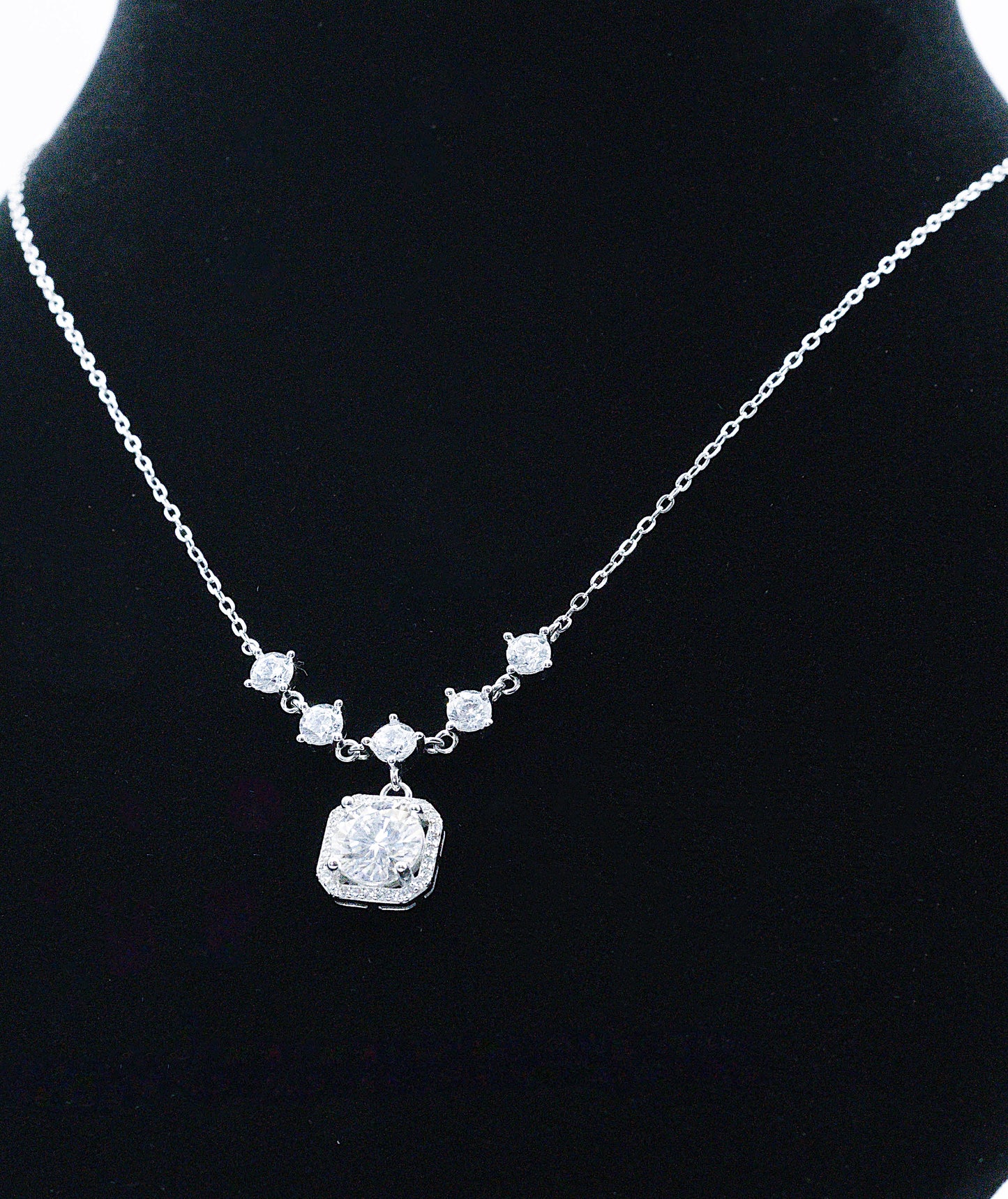 Leora Gleam Moissanite 925 Silver Necklace-NCE507